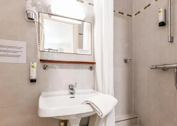 Val Flores Logis Hotell 2*