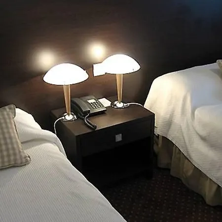 Val Flores Logis ホテル 2*