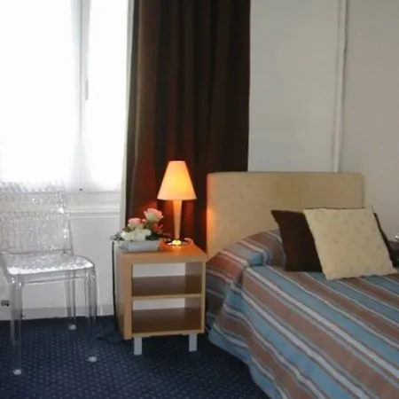 Val Flores Logis מלון